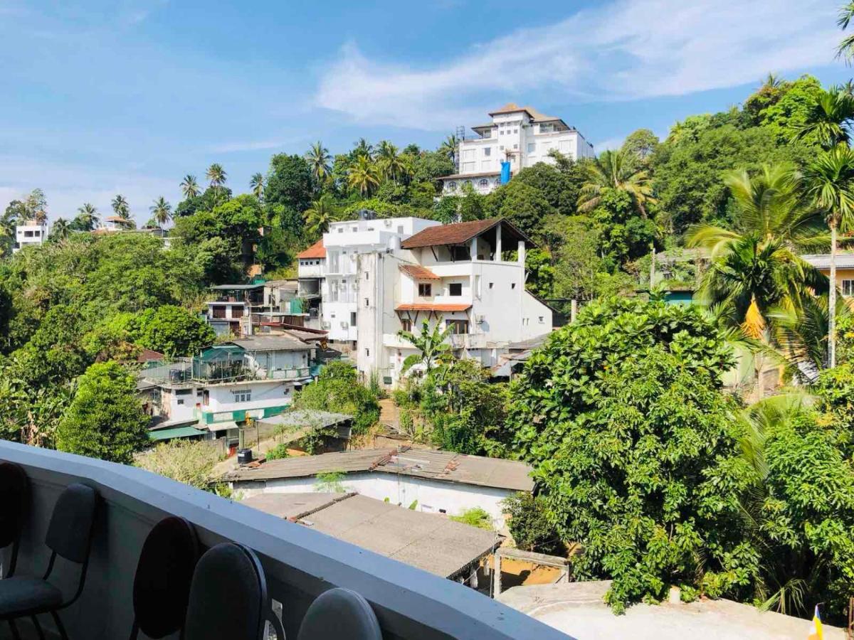 Suisse Villa كاندي المظهر الخارجي الصورة